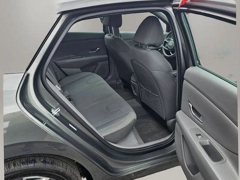 Used 2025 Hyundai Elantra SEL FWD image 9