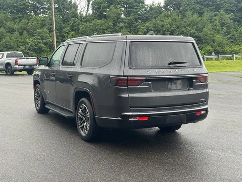 Used 2024 Jeep Wagoneer L Series II w/ Flexible Seating Group AWD/4WD image 5