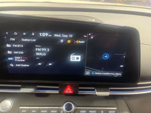 New 2025 Hyundai Elantra Limited FWD image 17
