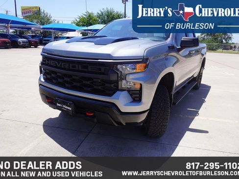 Used 2024 Chevrolet Silverado 1500 Custom Trail Boss w/ LPO, Dark Essentials Package AWD/4WD image 2