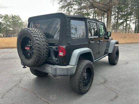 Used 2015 Jeep Wrangler Unlimited Rubicon w/ Connectivity Group AWD/4WD image 5