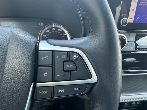 Used 2023 Toyota Highlander LE FWD image 11