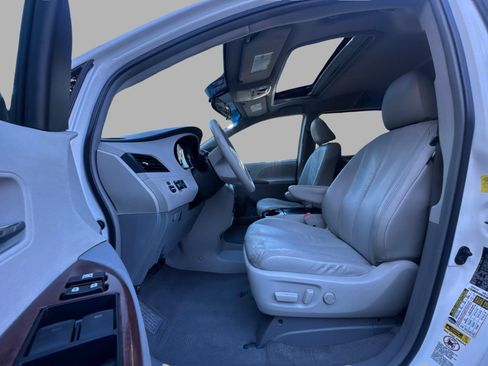 Used 2011 Toyota Sienna XLE w/ XLE Navigation Pkg FWD image 25