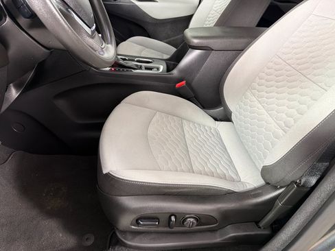 Used 2019 Chevrolet Equinox LS w/ LS Convenience Package FWD image 10