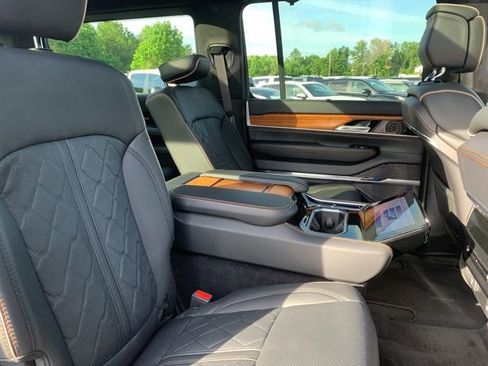 Used 2025 Jeep Grand Wagoneer Series III AWD/4WD image 13