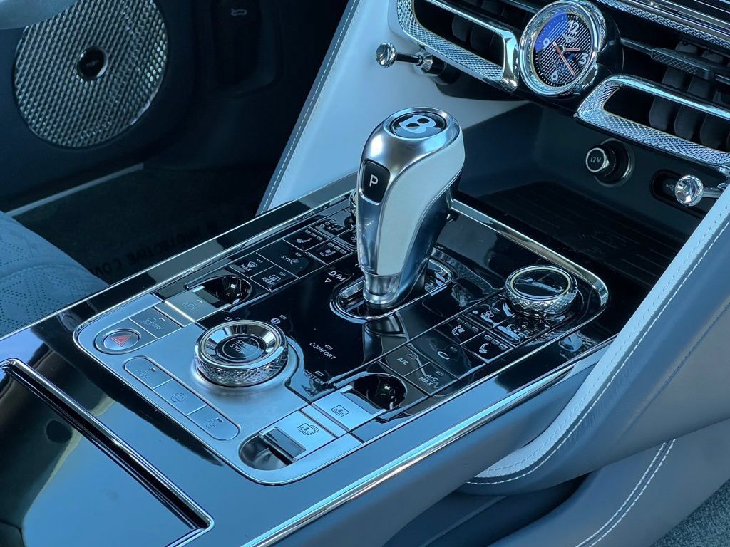 Certified 2025 Bentley Flying Spur Plug-In Hybrid w/ First Edition Specification AWD/4WD image 45