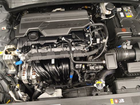 Used 2025 Hyundai Elantra SE FWD image 30