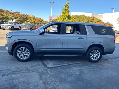 Used 2024 Chevrolet Suburban Premier image 2