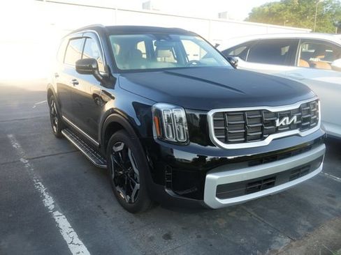 Used 2025 Kia Telluride S FWD image 1