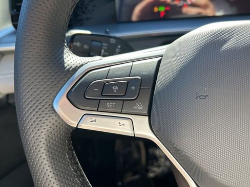 New 2026 Volkswagen Tiguan SE R-Line FWD image 21