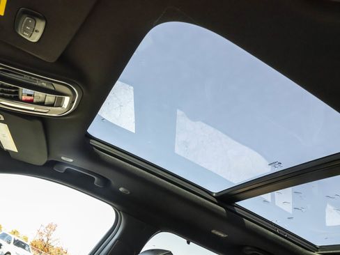 New 2025 Jeep Grand Cherokee L Limited w/ Black Appearance Package image 6