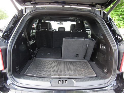 Used 2020 Ford Explorer XLT w/ Equipment Group 202A AWD/4WD image 24
