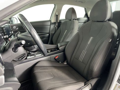 Used 2021 Hyundai Elantra SEL w/ Convenience Package image 5