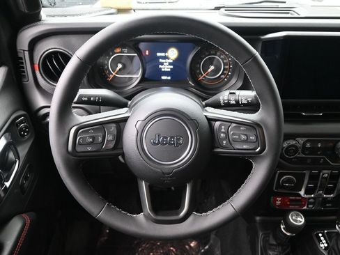 Used 2025 Jeep Wrangler Unlimited Rubicon image 23