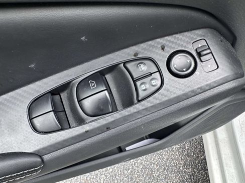 Used 2024 Nissan Altima 2.5 SV w/ SV Premium Package AWD/4WD image 9