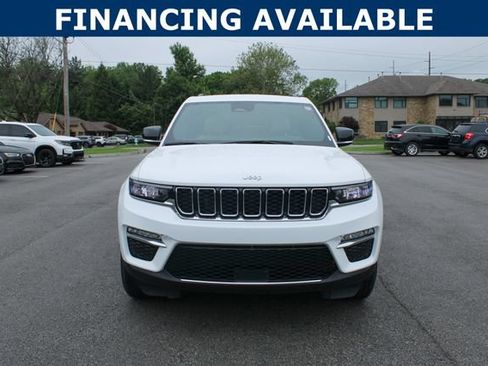 Used 2025 Jeep Grand Cherokee Limited AWD/4WD image 3