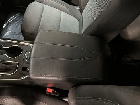 Certified 2023 Chevrolet Traverse LT image 24