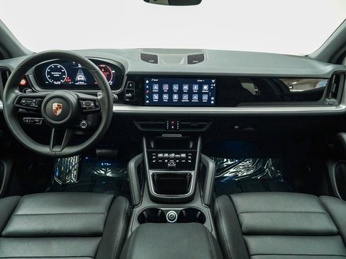 Certified 2025 Porsche Cayenne image 16