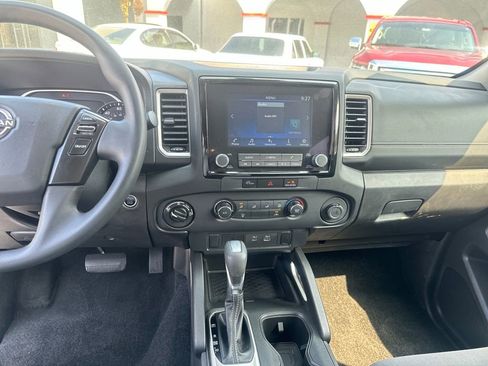 Used 2024 Nissan Frontier SV image 17
