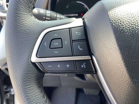 Used 2025 Toyota Sienna XLE w/ XLE Plus Package FWD image 34