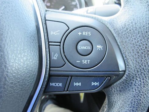 Used 2019 Toyota Camry LE FWD image 24