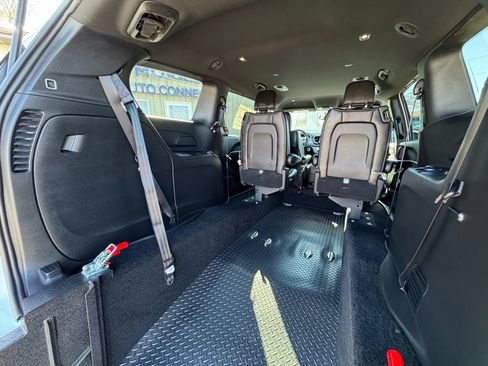 Used 2026 Chrysler Pacifica Select FWD image 11