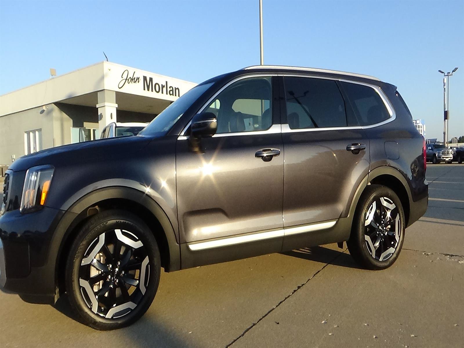 Used 2025 Kia Telluride S FWD image 1
