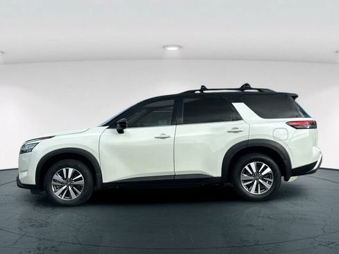 Used 2023 Nissan Pathfinder SL FWD image 3