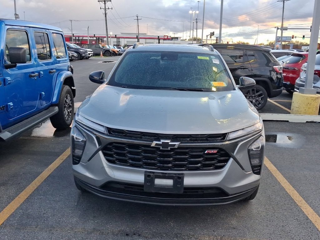 Used 2024 Chevrolet Trax RS w/ Sunroof Package FWD image 1