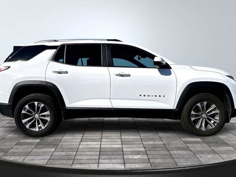 Certified 2025 Chevrolet Equinox LT w/ Convenience Package II image 16