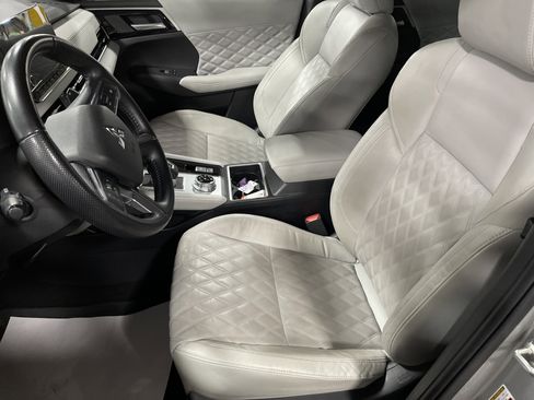 Used 2023 Mitsubishi Outlander SEL image 9