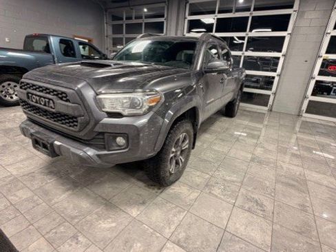 Used 2016 Toyota Tacoma SR5 image 3