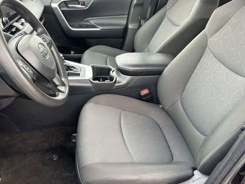 Used 2025 Toyota RAV4 XLE image 15