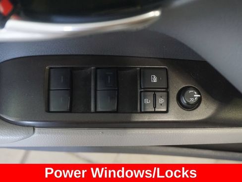Used 2022 Toyota Camry SE w/ Cold Weather Package FWD image 5