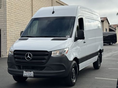 Used 2023 Mercedes-Benz Sprinter 2500 image 4