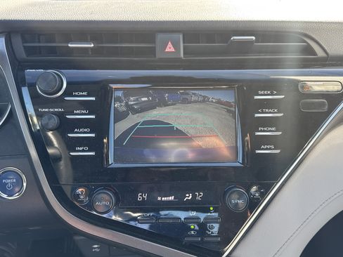 Used 2018 Toyota Camry LE image 20