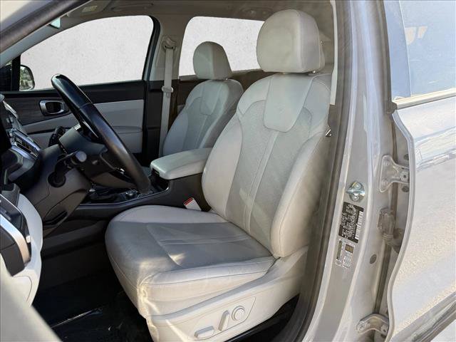 Used 2023 Kia Sorento EX w/ Panoramic Sunroof Package FWD image 11
