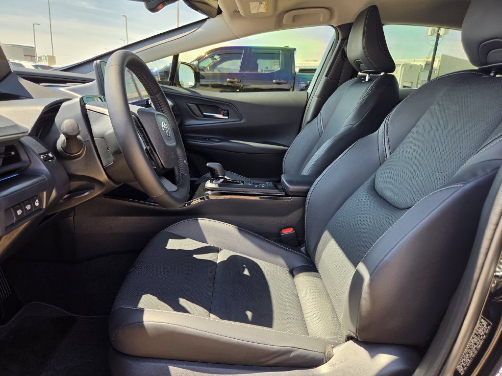 Used 2026 Toyota Prius Plug-In Hybrid FWD image 26