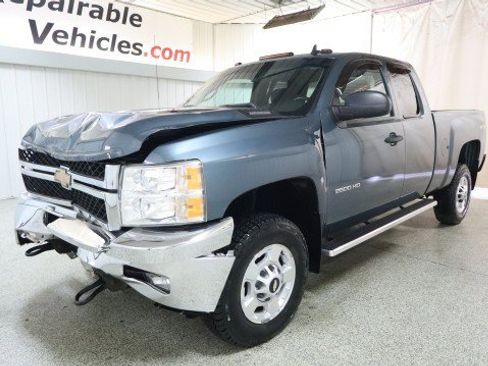 Used 2013 Chevrolet Silverado 2500 LT w/ Interior Plus Package AWD/4WD image 2