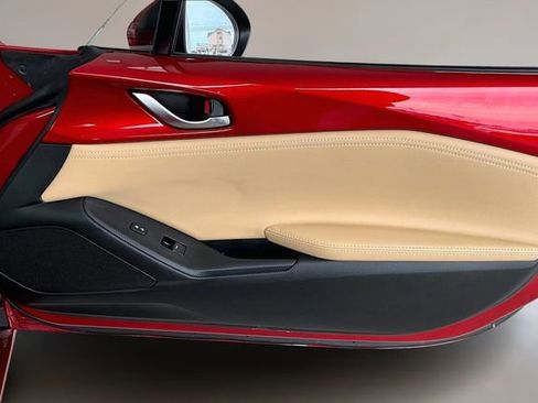 Used 2017 MAZDA MX-5 Miata RF Grand Touring image 21