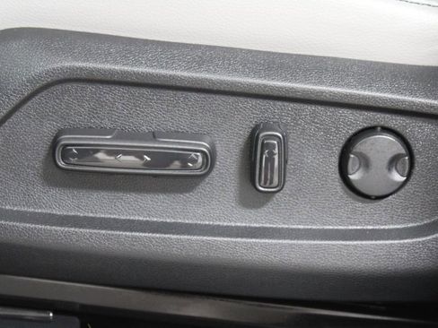 Used 2025 Honda Pilot Touring image 19