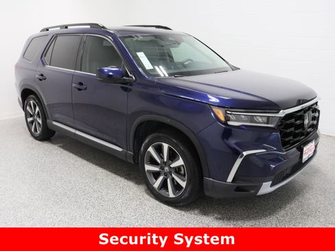 Used 2025 Honda Pilot Touring image 4