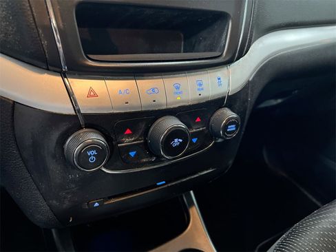 Used 2020 Dodge Journey SE w/ SE Popular Equipment Group image 15