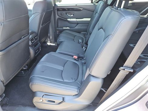 Used 2025 Honda Pilot EX-L image 11