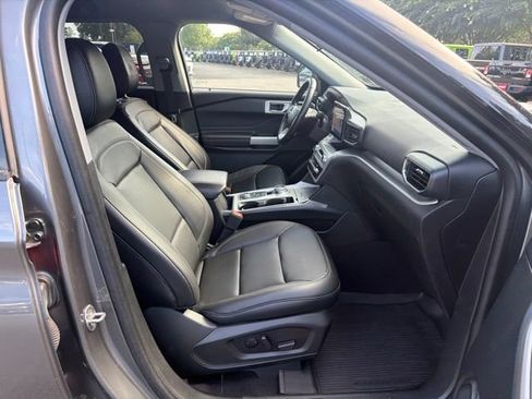 Used 2023 Ford Explorer XLT w/ Equipment Group 202A AWD/4WD image 11