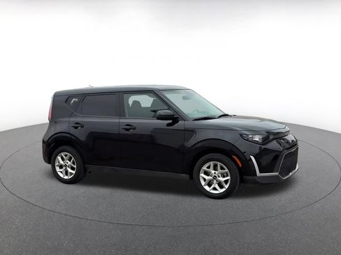Used 2025 Kia Soul LX w/ LX Technology Package image 2