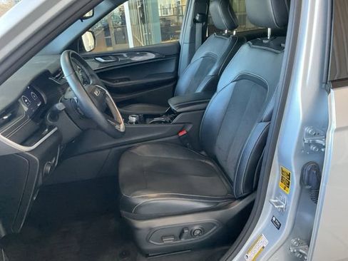 Used 2022 Jeep Grand Cherokee L Laredo image 4