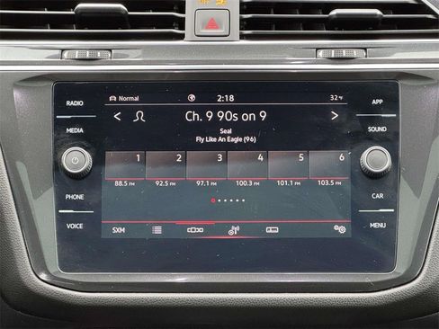 Used 2023 Volkswagen Tiguan SE R-Line image 3