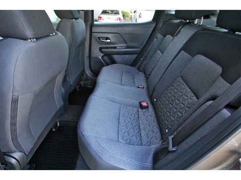 Used 2025 Nissan Kicks SV image 7