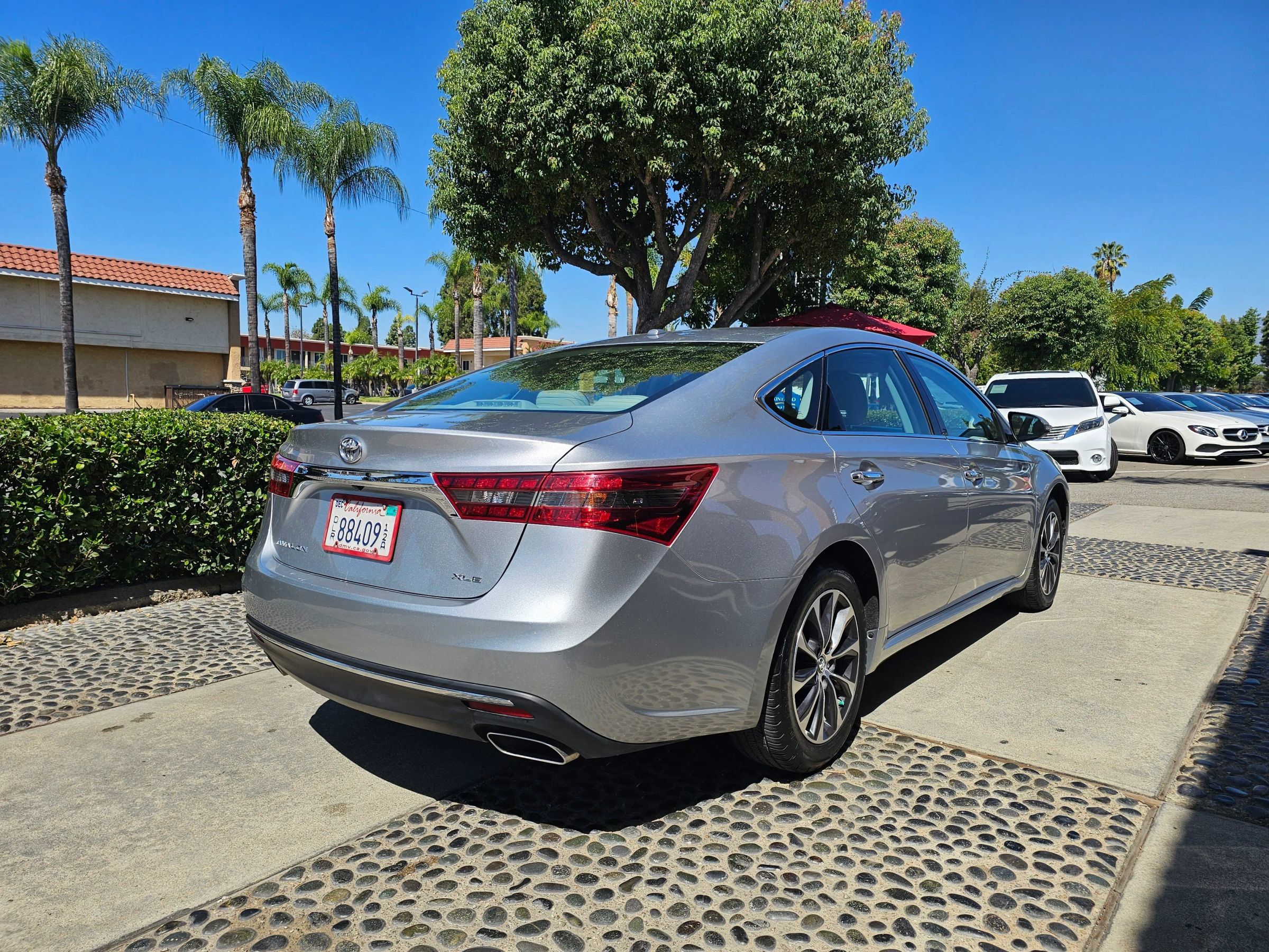 Used 2016 Toyota Avalon XLE FWD image 5